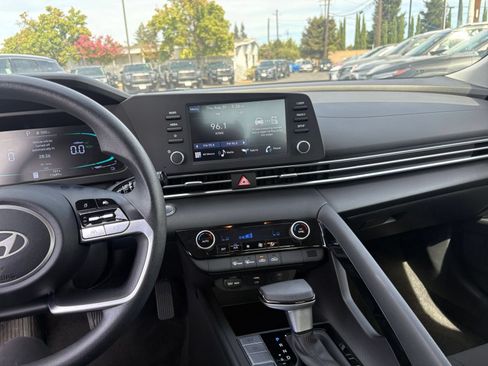 Used 2026 Hyundai Elantra Hybrid FWD image 17