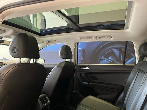 Used 2018 Volkswagen Tiguan SEL AWD/4WD image 22