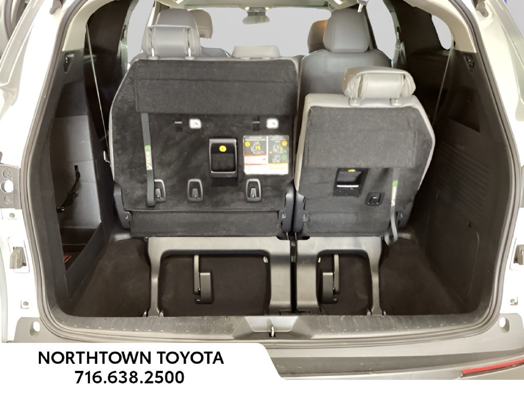 Used 2025 Toyota Sienna XLE FWD image 15