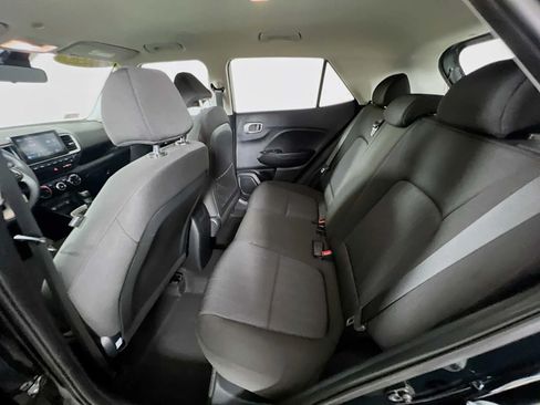 Used 2025 Hyundai Venue SE FWD image 23