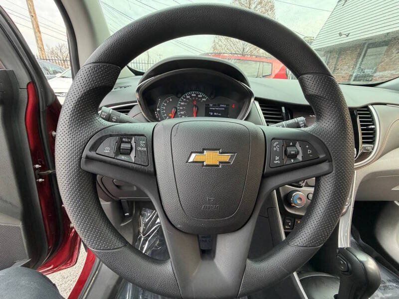 Used 2021 Chevrolet Trax LS FWD image 24