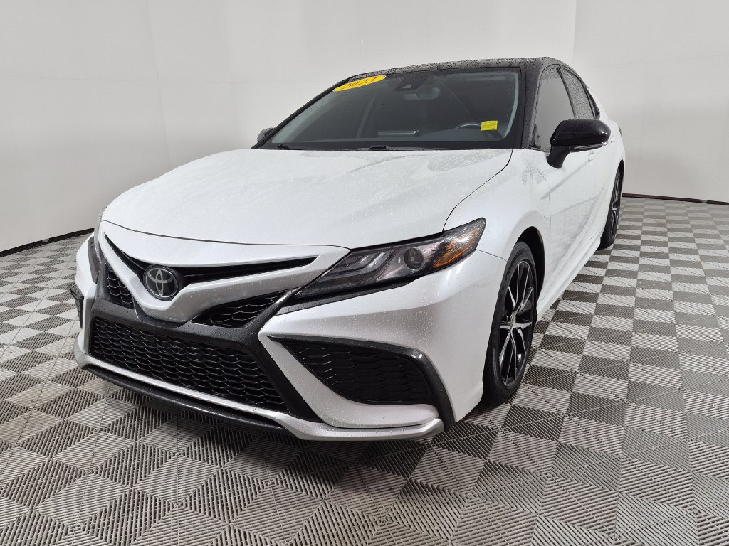 Used 2023 Toyota Camry XSE FWD image 7