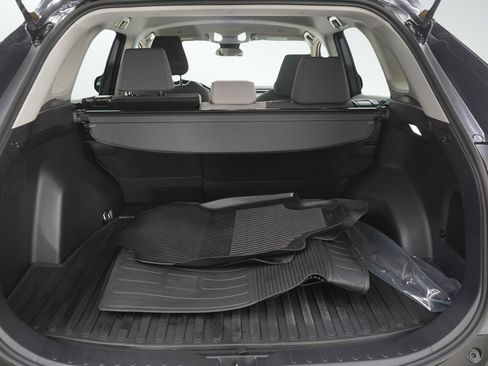 Used 2025 Toyota RAV4 XLE AWD/4WD image 9