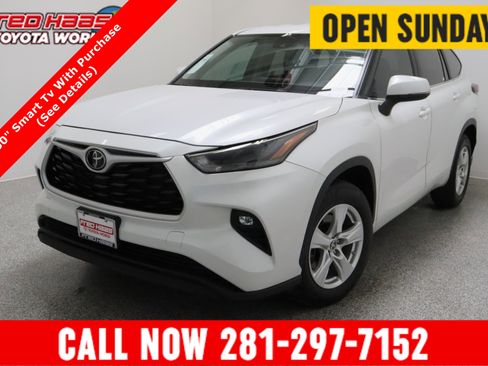 Used 2024 Toyota Highlander LE image 1