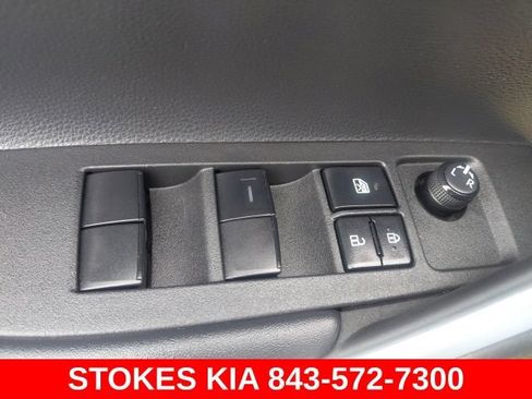 Used 2022 Toyota Corolla Cross LE FWD image 19