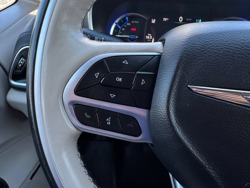 Used 2019 Chrysler Pacifica Limited w/ Advanced Safetytec Group FWD image 36