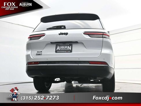 Used 2023 Jeep Grand Cherokee L Altitude AWD/4WD image 24