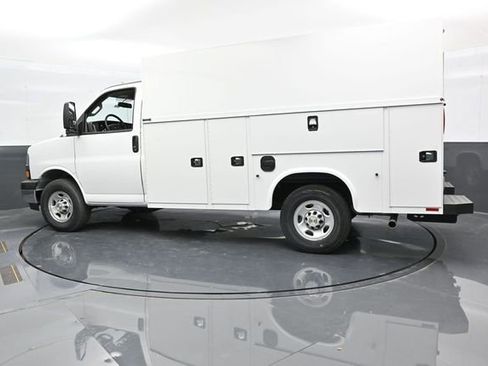 New 2025 Chevrolet Express 3500 w/ Power Convenience Package RWD image 4