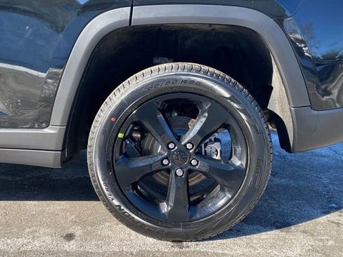 New 2026 Jeep Grand Cherokee Limited w/ Limited Altitude Package image 17