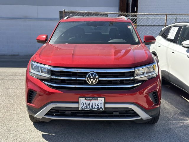 Used 2022 Volkswagen Atlas Cross Sport SE w/ Panoramic Sunroof Package FWD image 2