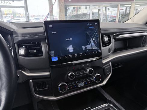 Used 2022 Ford Expedition XLT image 56