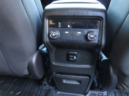 Used 2017 GMC Acadia SLE image 40