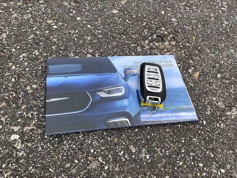Used 2024 Chrysler Pacifica Limited FWD image 10