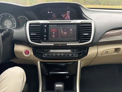 Used 2017 Honda Accord EX-L image 21