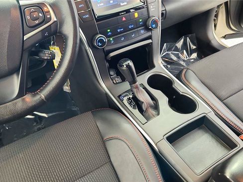 Used 2016 Toyota Camry SE w/ Moonroof Package FWD image 34