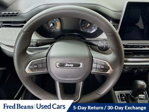 Used 2024 Jeep Compass Latitude AWD/4WD image 17