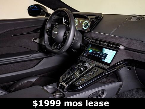 Used 2025 Aston Martin V8 Vantage Coupe image 16