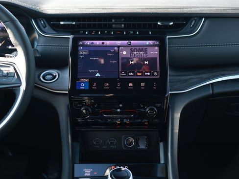 New 2025 Jeep Grand Cherokee Limited w/ Black Appearance Package AWD/4WD image 23