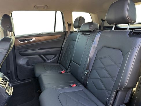 Used 2025 Volkswagen Atlas SE image 14