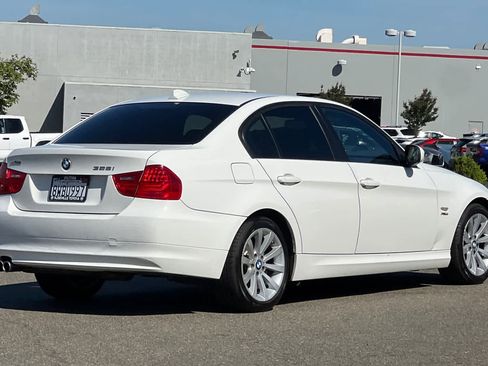 Used 2011 BMW 328i xDrive Sedan AWD/4WD image 2