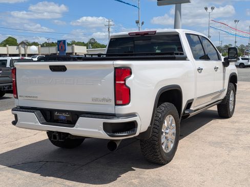 Used 2024 Chevrolet Silverado 2500 High Country w/ High Country Premium Package AWD/4WD image 6