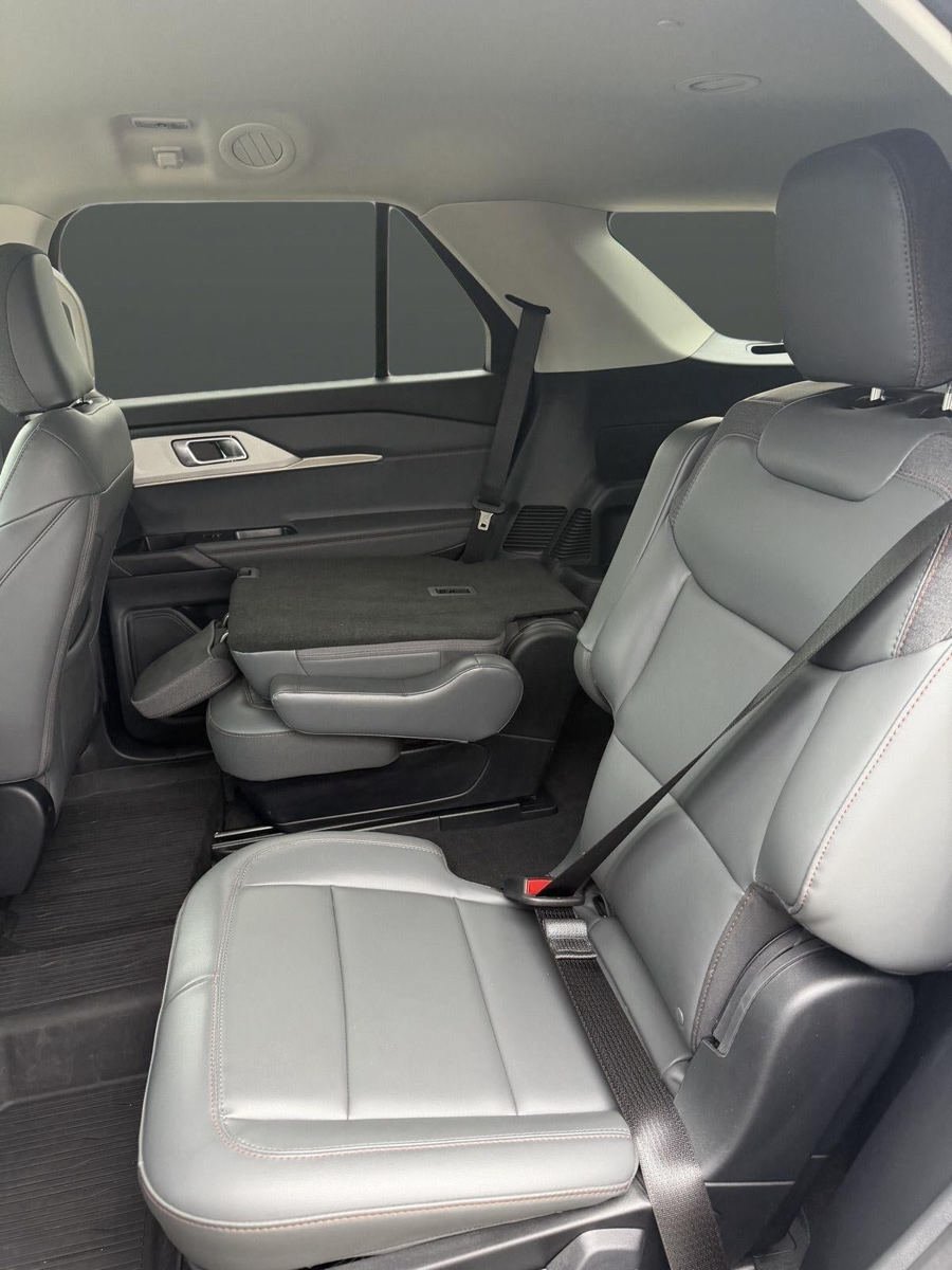 Used 2026 Ford Explorer Active w/ Active Comfort Package AWD/4WD image 15
