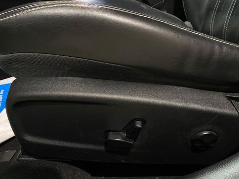 Used 2019 Chrysler 300 S AWD/4WD image 8