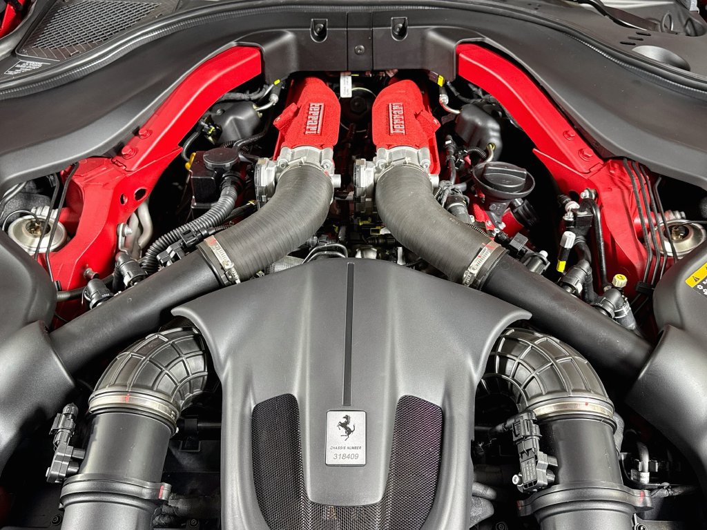 Used 2025 Ferrari Roma Spider RWD image 5