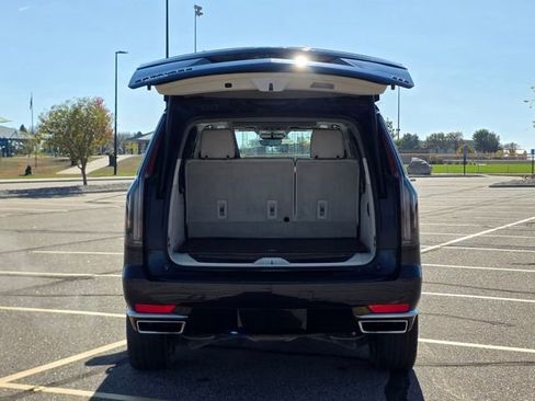 Used 2021 Cadillac Escalade ESV Premium Luxury Platinum image 32