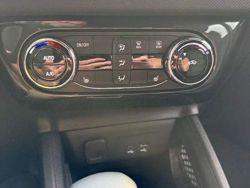 Used 2025 Chevrolet TrailBlazer RS w/ Convenience Package FWD image 19