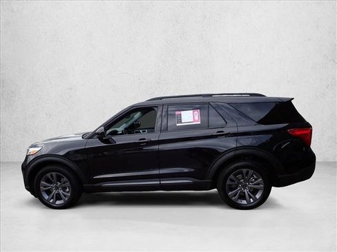 Certified 2023 Ford Explorer XLT w/ Equipment Group 202A AWD/4WD image 2