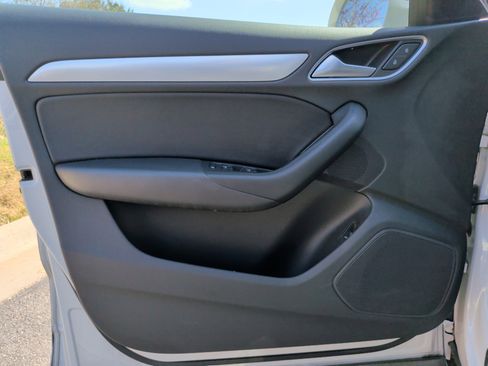 Used 2018 Audi Q3 2.0T Premium Plus image 30