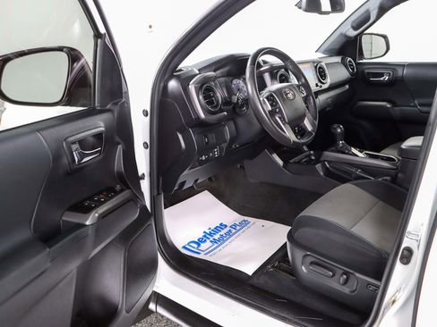 Used 2023 Toyota Tacoma TRD Off-Road image 3