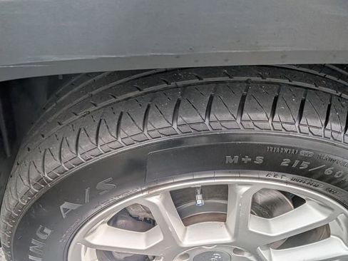 Used 2019 Jeep Renegade Latitude FWD image 11