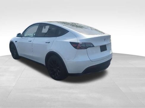 Used 2022 Tesla Model Y Long Range image 8