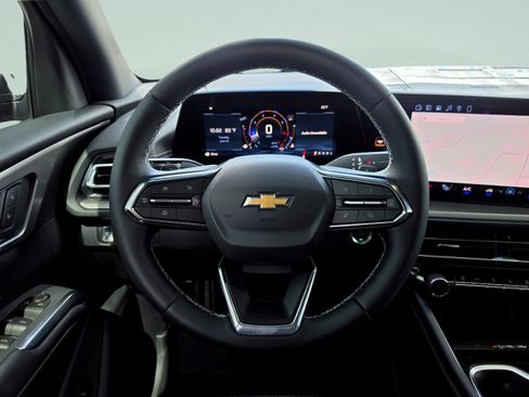 New 2026 Chevrolet Traverse LT w/ Driver Confidence Package FWD image 17