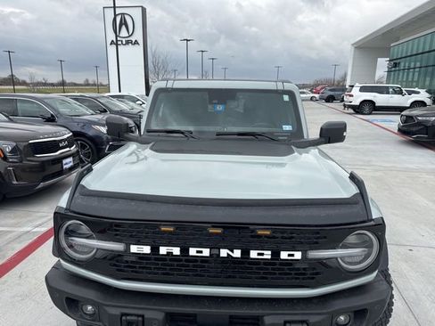 Used 2023 Ford Bronco Wildtrak image 4