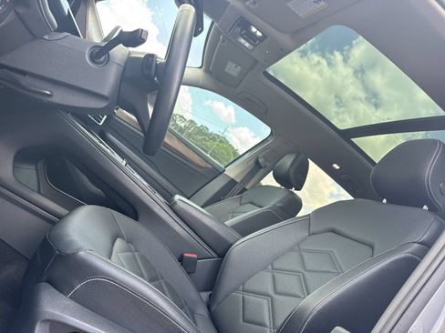 Used 2025 Volkswagen Atlas SE w/ Panoramic Sunroof Package FWD image 32