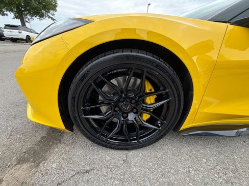 Used 2025 Chevrolet Corvette Z06 w/ Stealth Interior Trim Package RWD image 9