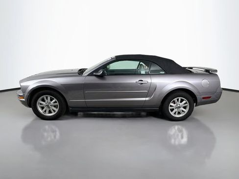 Used 2006 Ford Mustang Convertible RWD image 4