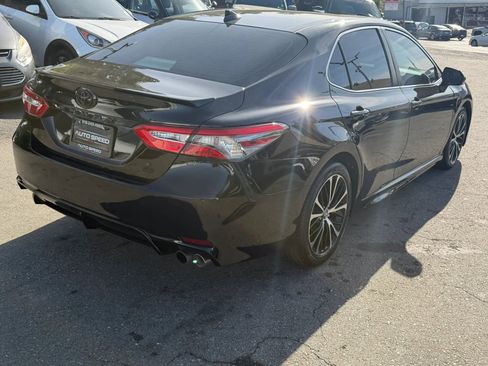 Used 2019 Toyota Camry SE FWD image 6