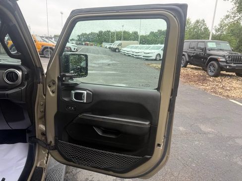 Used 2020 Jeep Gladiator Overland AWD/4WD image 63