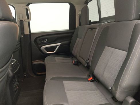 Used 2020 Nissan Titan SV w/ SV Convenience Package image 18