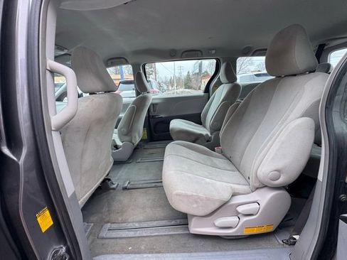 Used 2014 Toyota Sienna L FWD image 14