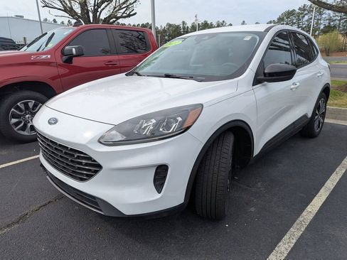 Used 2022 Ford Escape SE w/ SE Sport Appearance Package FWD image 3