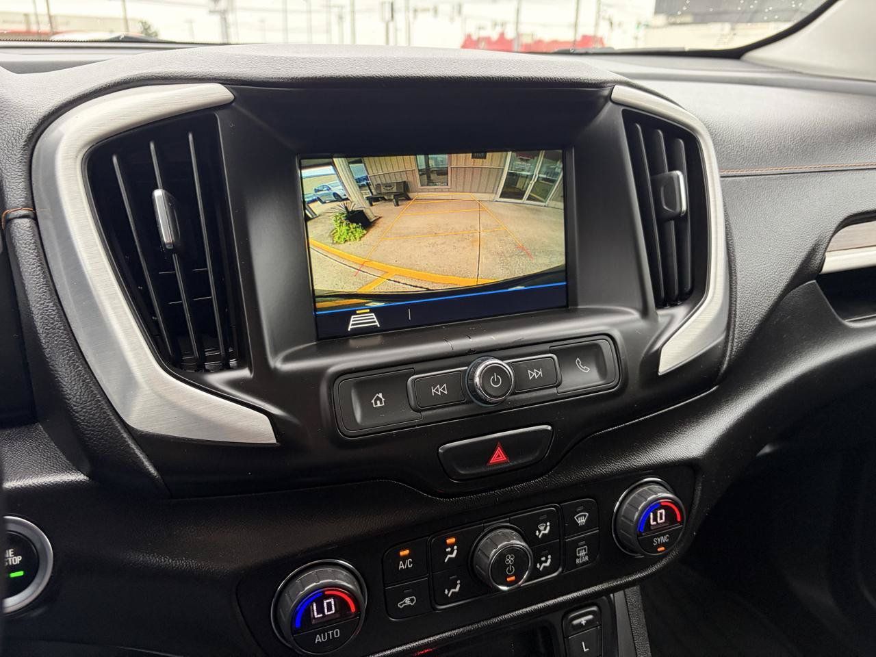 Used 2018 GMC Terrain SLE w/ Driver Convenience Package FWD image 16