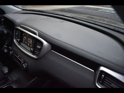 Used 2019 Kia Sorento LX image 38