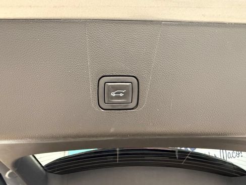 Used 2023 Chevrolet Traverse LT FWD image 37