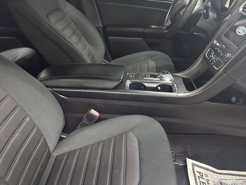 Used 2020 Ford Fusion SE image 16