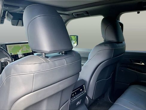 Used 2024 Lexus GX 550 w/ Cold Area Package AWD/4WD image 22